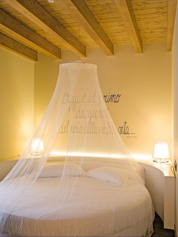Harmony Suite Hotel Selvino Rum bild